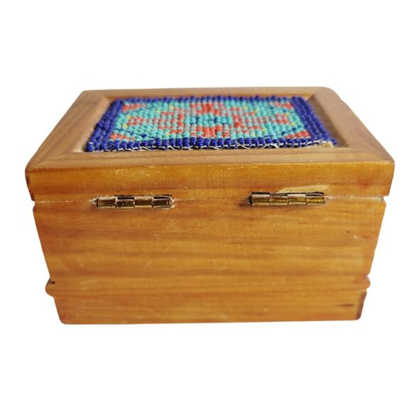Vintage Huichol Handcrafted Mexican Beaded Box Top with Hinged Lid Navajo Style - Picture 4 of 12